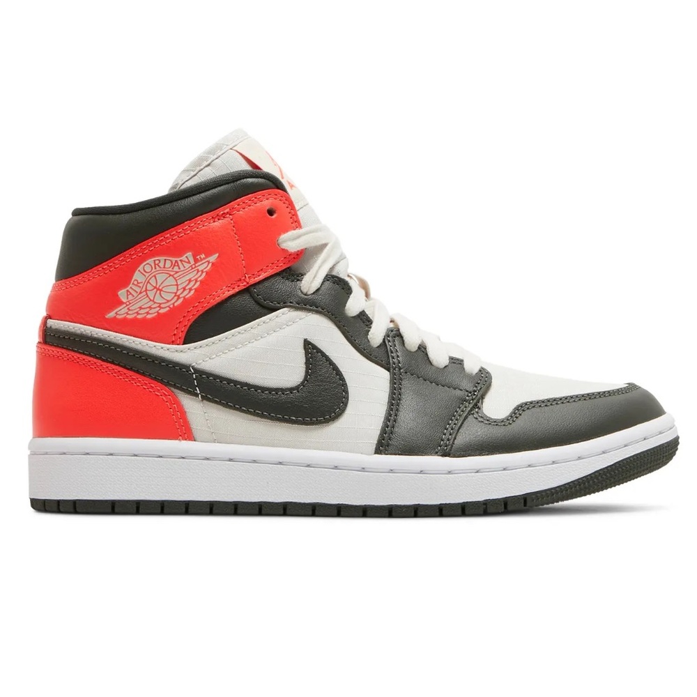 🚨SALE // Wmns Air Jordan 1 Mid SE 'Newsprint' - Picture 2 of 11